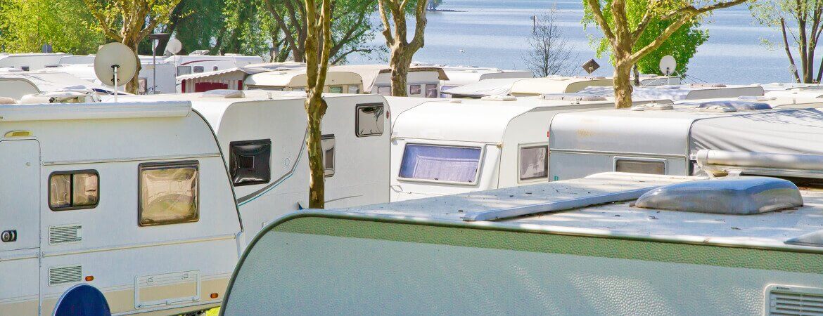 Caravans auf einem Campingplatz