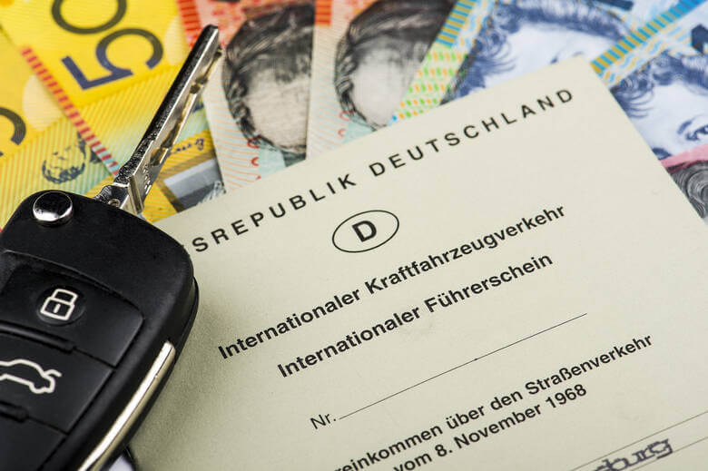 Internationaler Führerschein, Autoschlüssel und Geld