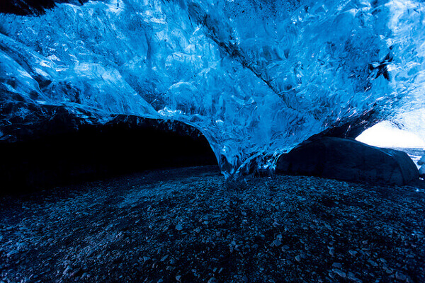 Höhle unter der Eisdecke des Vatnajökull Gletschers