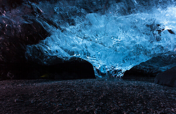 Höhle unter der Eisdecke des Vatnajökull Gletschers