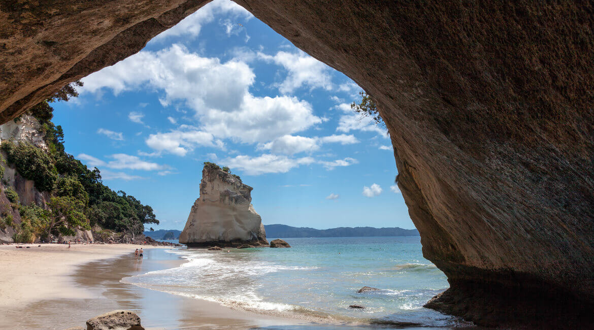 Cathedral Cove – ein natürlicher Tunnel mitten im Fels