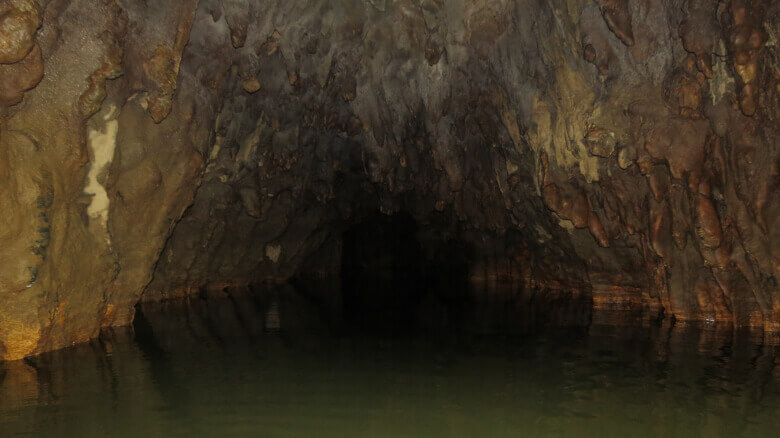 Unterirdischer See in den Waitomo Caves