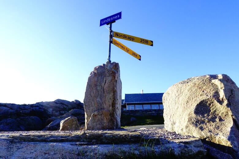 Schild 2518 Kilometer bis zum Nordkap