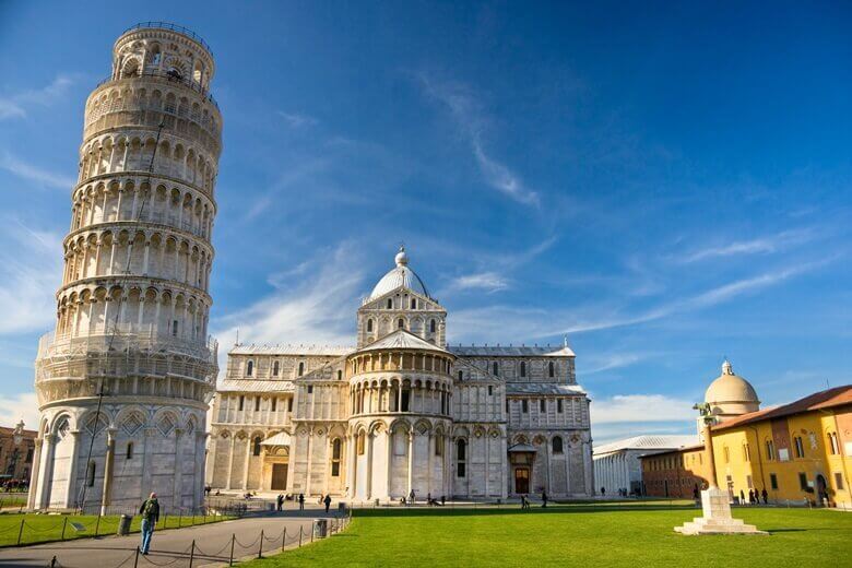 Der schiefe Turm von Pisa auf dem Plaza de Miracoli