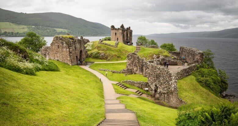 Loch Ness bei Drumnadrochit in Schottland