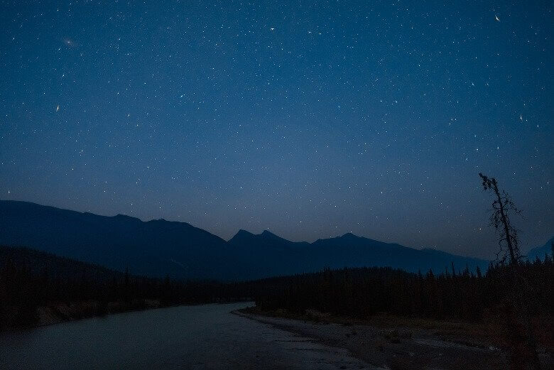 Sternenklare Nacht im Jasper National Park in Kanada