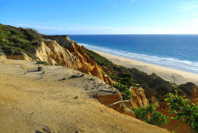 Strand in Portugal in der Nähe eines Campingplatzes