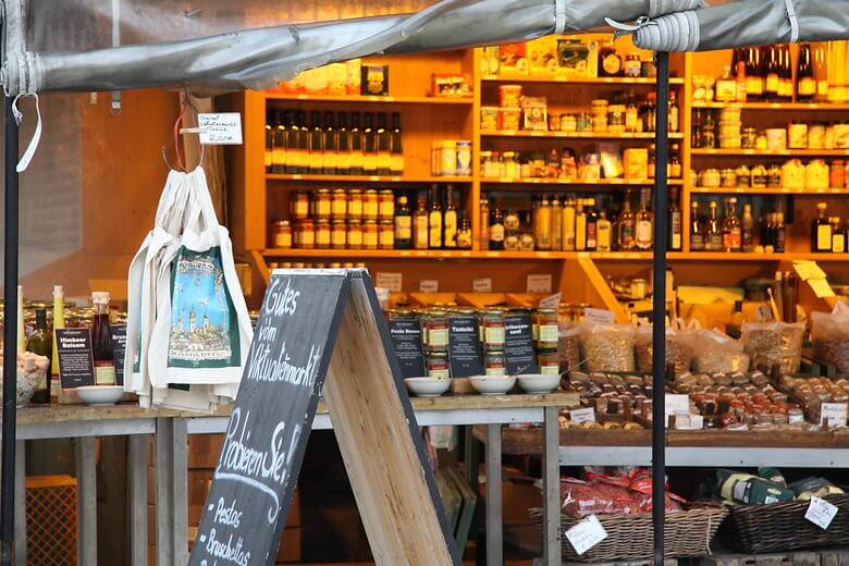 Stände auf dem Vitualienmarkt in München