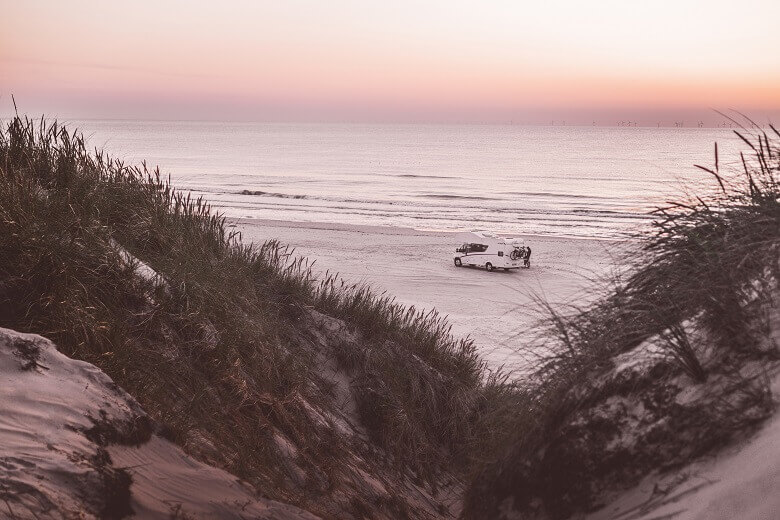 Wohnmobil am Strand in Dänmark