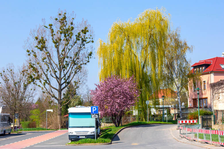 Wohnmobil parken im Wohngebiet