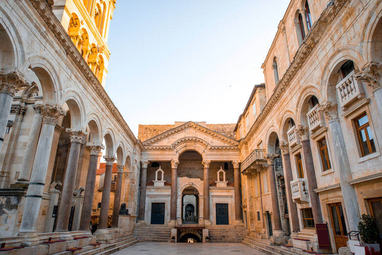 Platz im Diokletianpalast in Split