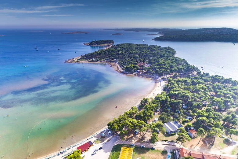 Wohnmobile campen am Kap Kamenjak in Kroatien direkt am Meer