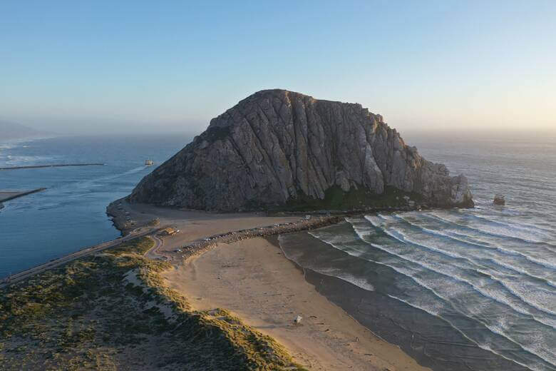 Blick auf den Morro Rock in Morro Bay