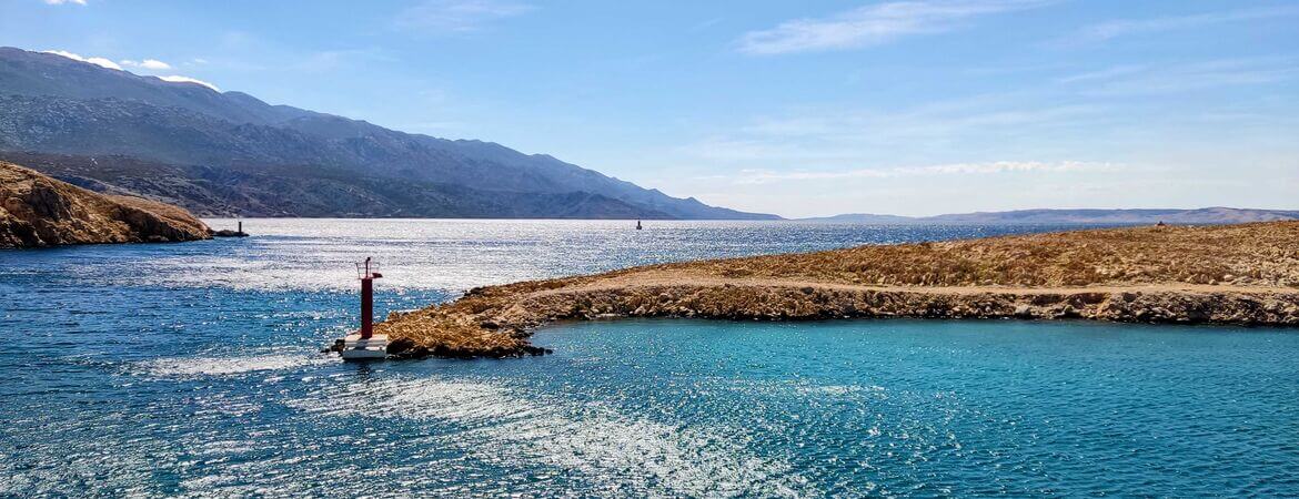 Meer um die Insel Rab in Kroatien