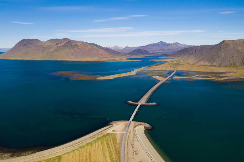 Blick auf Straße zu den Westfjorden in Island