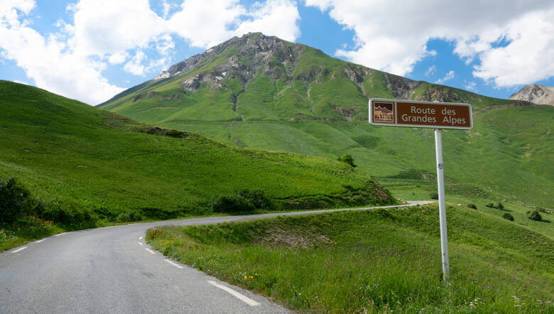 Schild auf der Route des Grandes Alpes in Frankreich