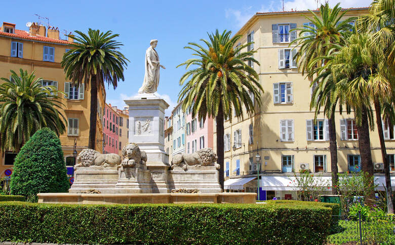 Napoleon-Statue in der Stadt Ajaccio auf Korsika