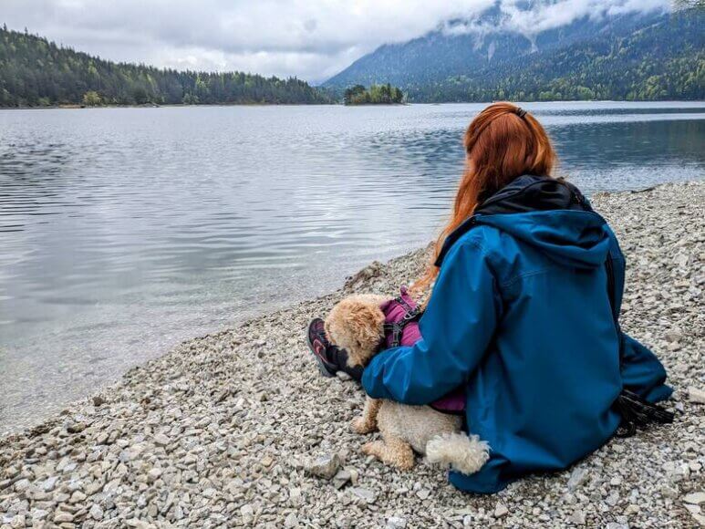 Wanderpause am Eibsee