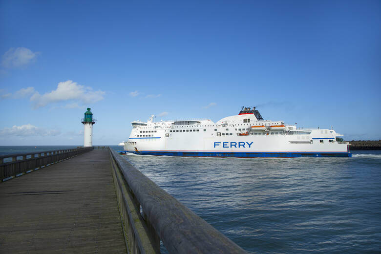 Fähre Richtung England am Port du Calais in Frankreich