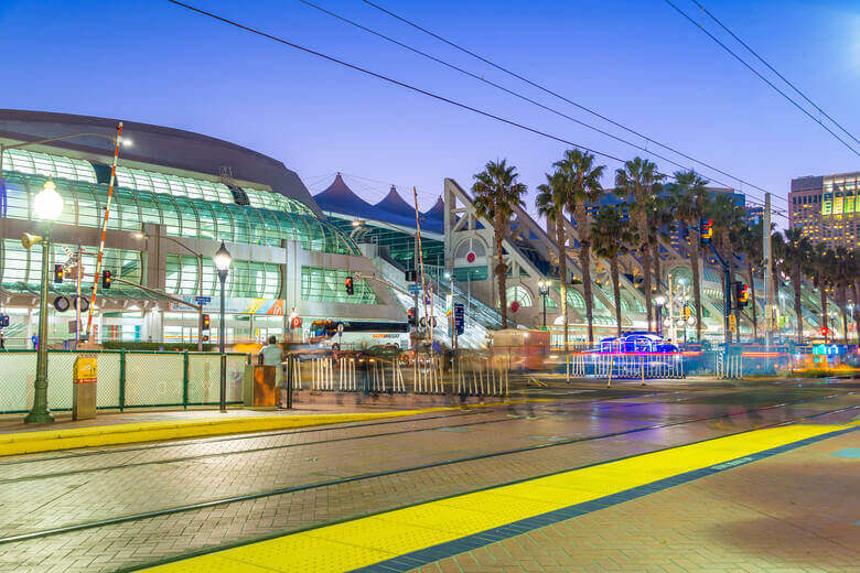 Das Convention Center in San Diego am Abend