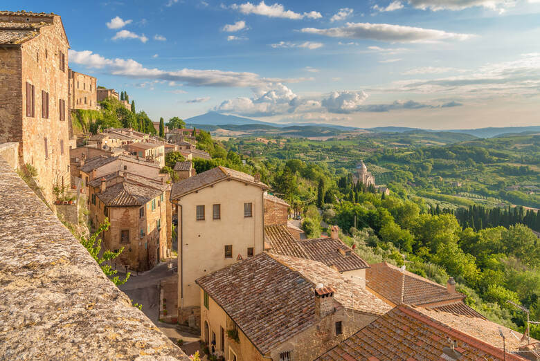 Blick von Montepulciano auf die Hügel der Toskana