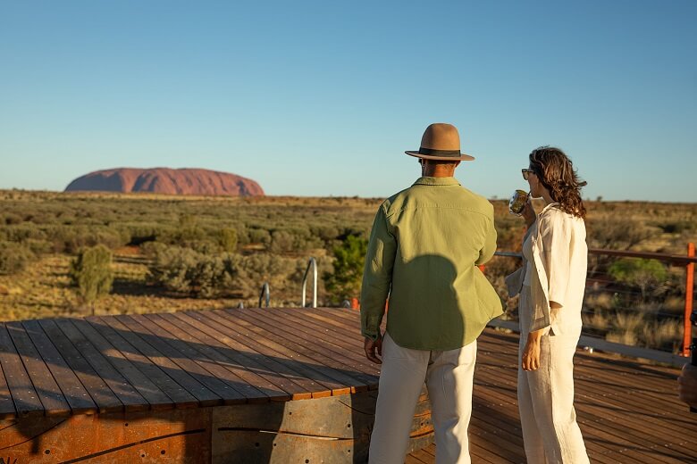 Paar im Outback von Australien
