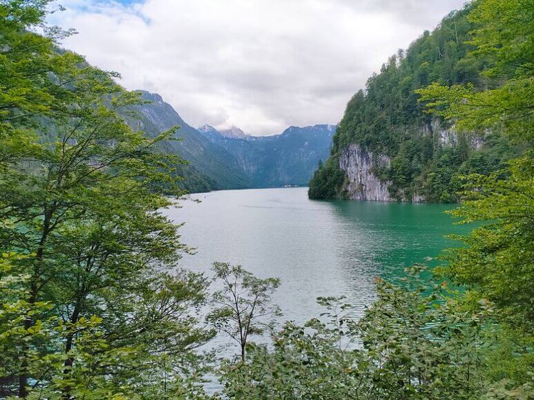 Blick auf den Königssee in Bayern vom Malerwinkel aus